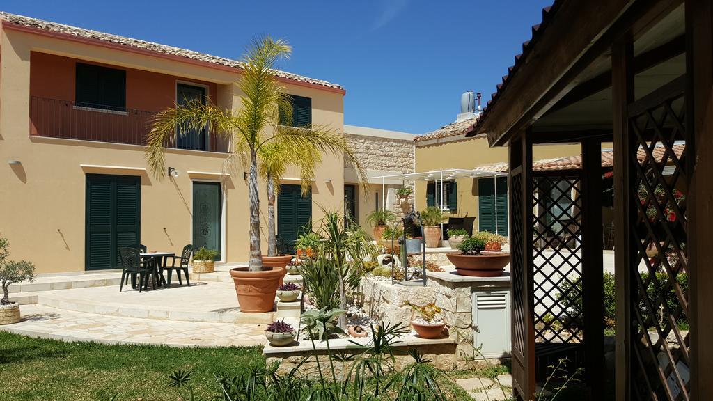 Alla Corte Di Nonna Maria Villa Pozzallo Exterior photo